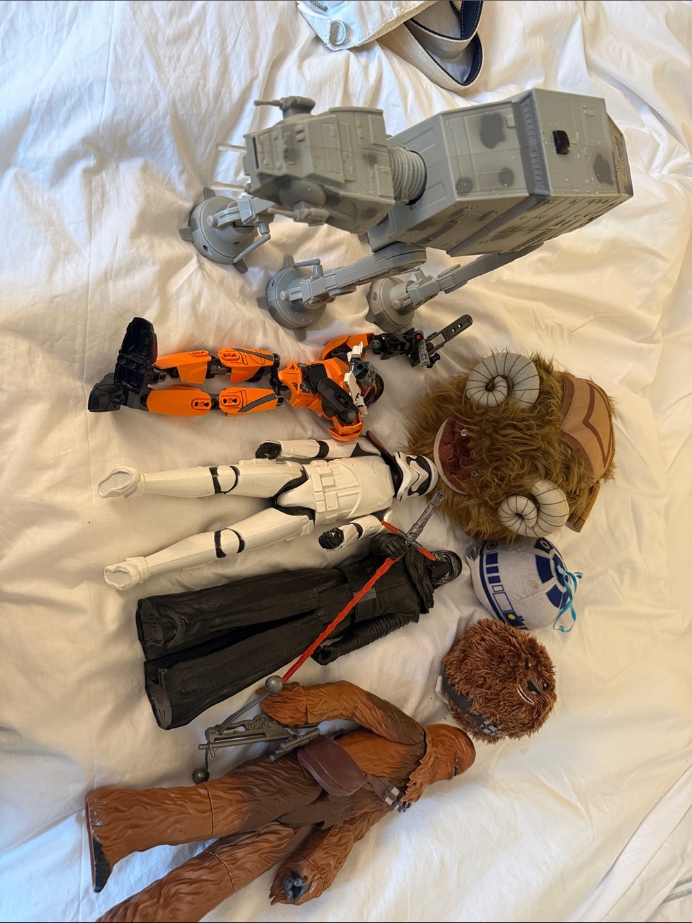 Star Wars Assorted Kids Toy Figure Bundle - White, Orange, Brown, Gray